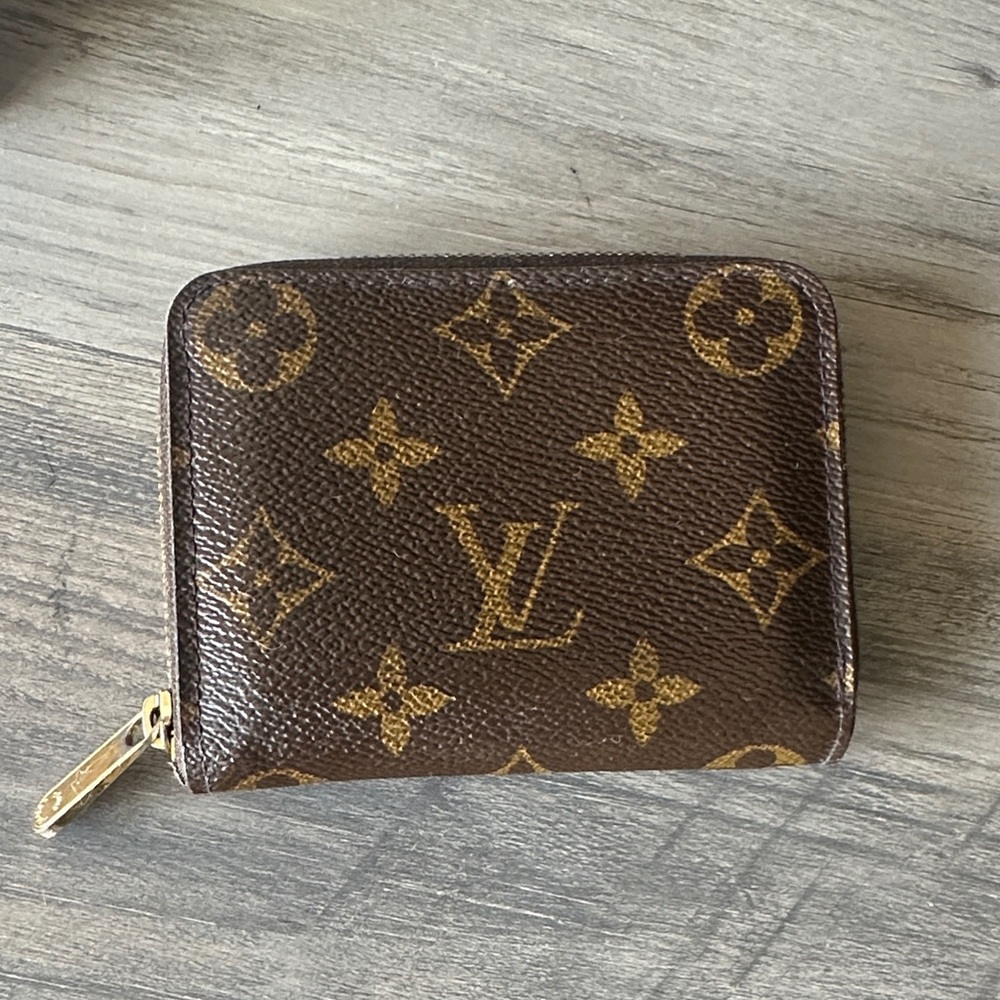 Louis Vuitton Monogram Zippy Wallet